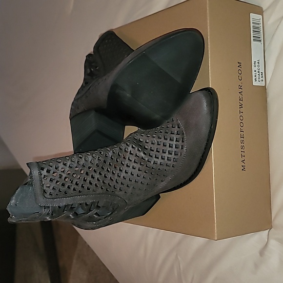 Beautiful Gray Women ankle boots - Picture 2 of 2
